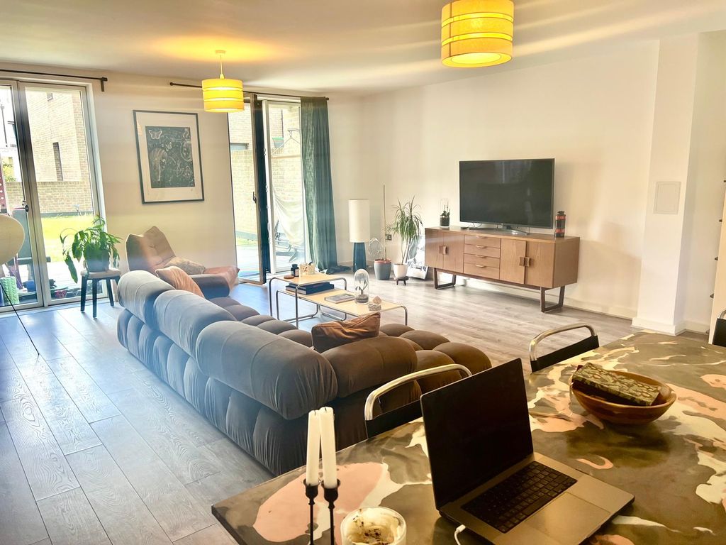 Park View Mansions, London, E20