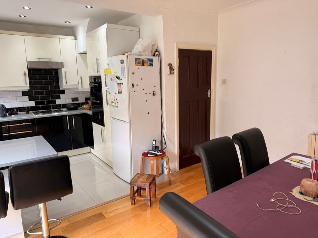 West View, London, NW4 2SY